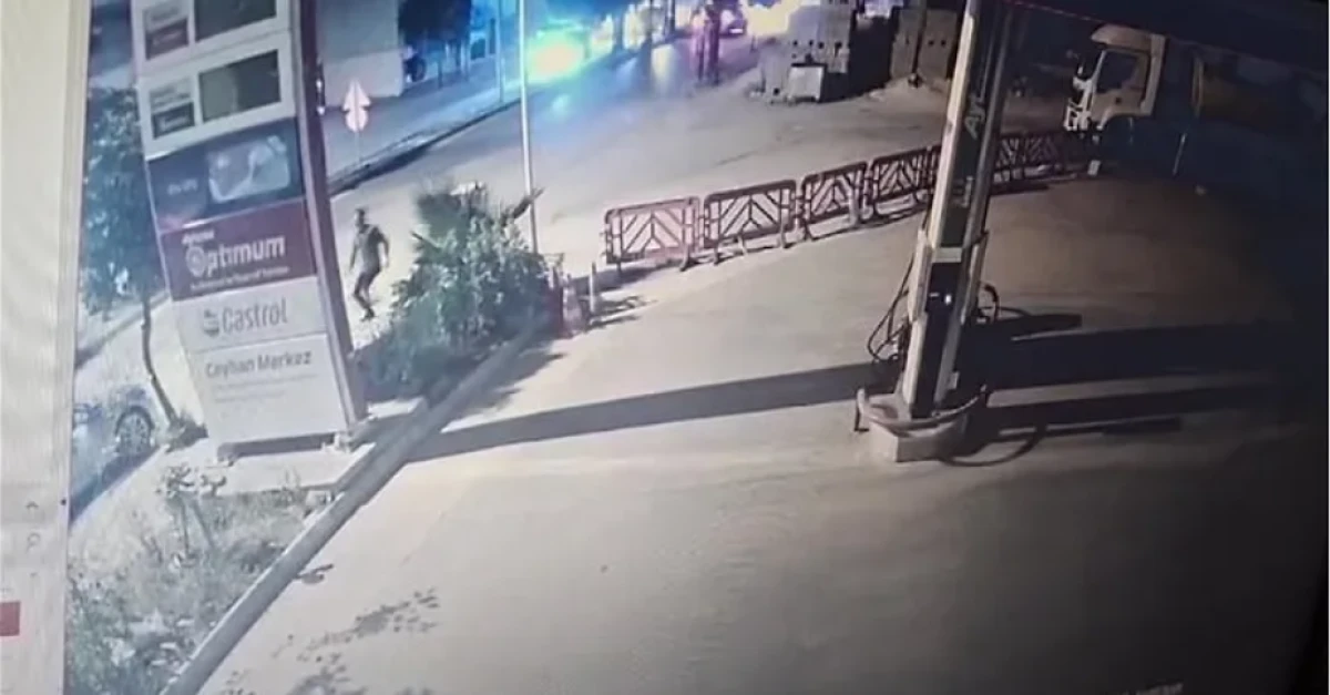 Adana Ceyhan'da ki olaya bak... ESKİ KOCASININ AYAĞINA SIKTI! 