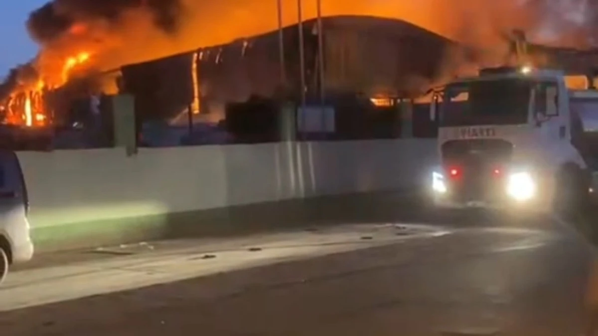 Adana Seyhan'da geri dönüşüm tesisinde korkutan yangın! 