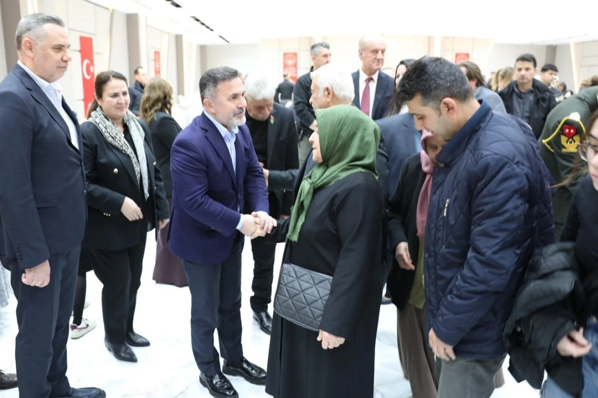 AK Parti Adana İl Başkanı Tamer Dağlı'dan ilk iftar... Şehit aileleriyle oru&ccedil; a&ccedil;tılar... 