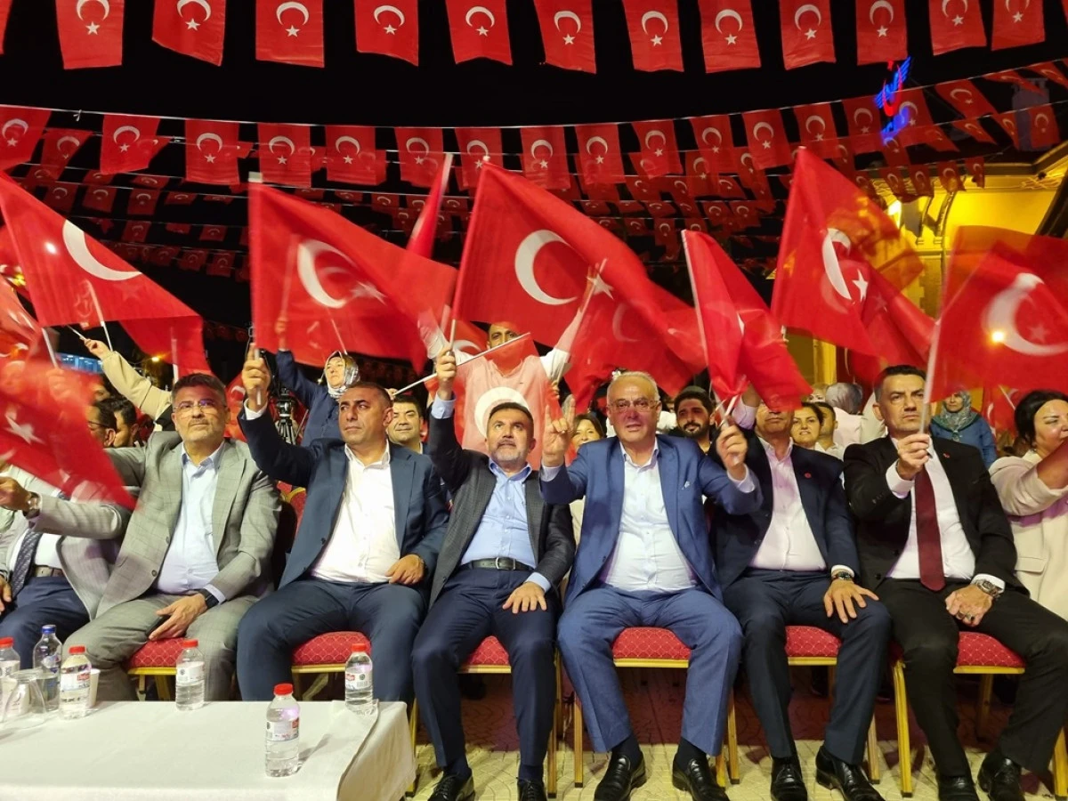 Burası Adana... 15 Temmuz Demokrasi nöbeti tutuldu... Şehitler dualarla anıldı... 