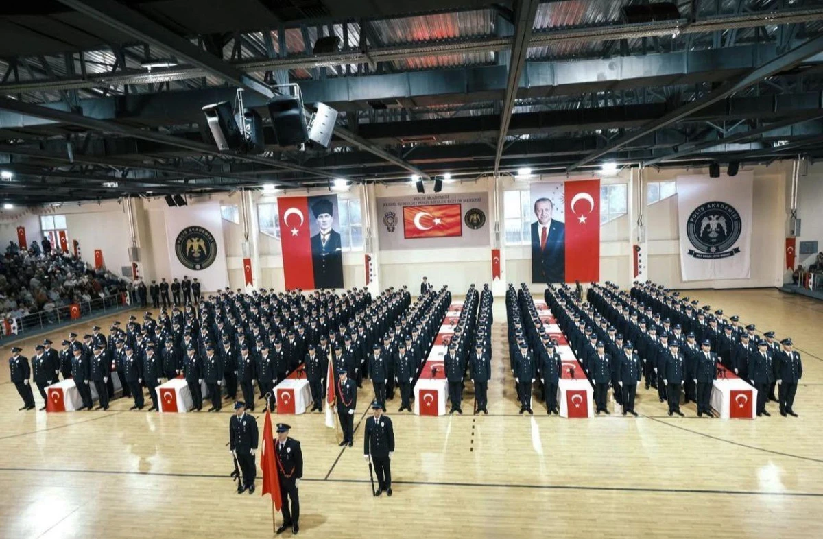 Burası Adana Kemal Serhatlı Polis Meslek Yüksek Okulu... Yeni mezun yiğitlerimiz Vatan nöbetine hazır... 