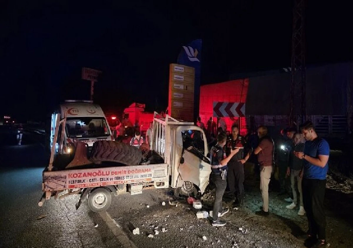 Burası Adana / Pozantı... Otobanda can pazarı yaşandı... Zincirleme kazada 4 kişi yaralandı! 