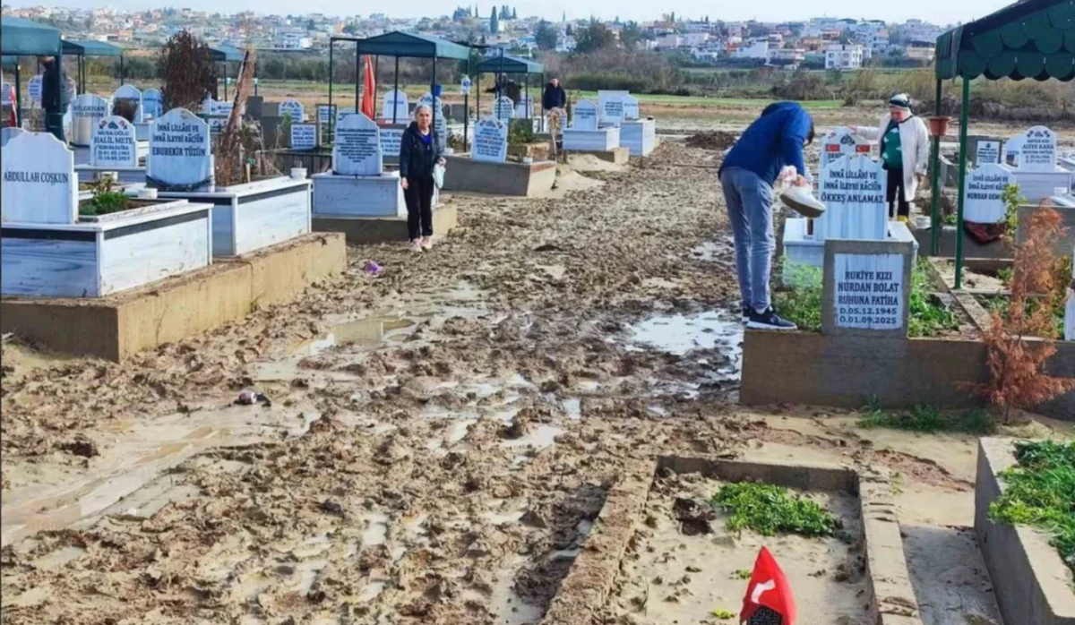 Burası Adana / Sarı&ccedil;am / Buruk Mezarlığı... G&ouml;r&uuml;nt&uuml;ler i&ccedil;ler acısı...! 