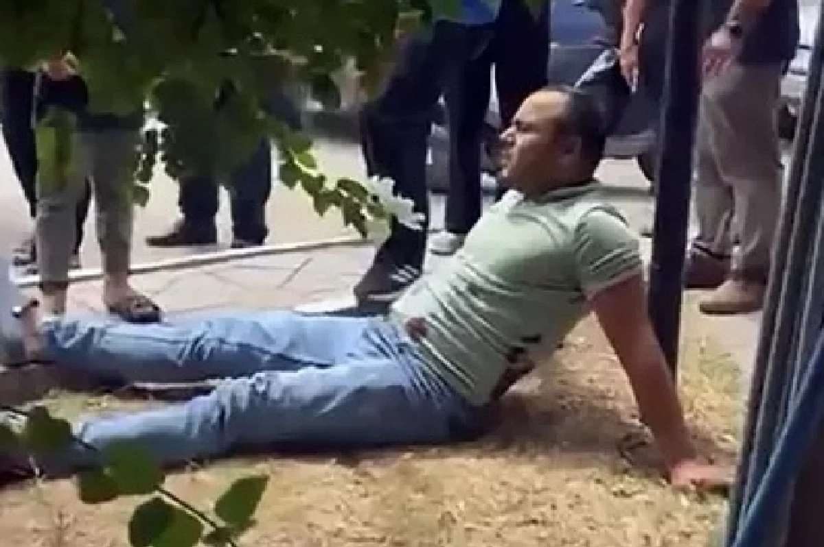 Burası Adana / Sarıçam... Parkta oturan 2 grup tartıştı... Sonuç : Bir kişi ağır yaralı! 
