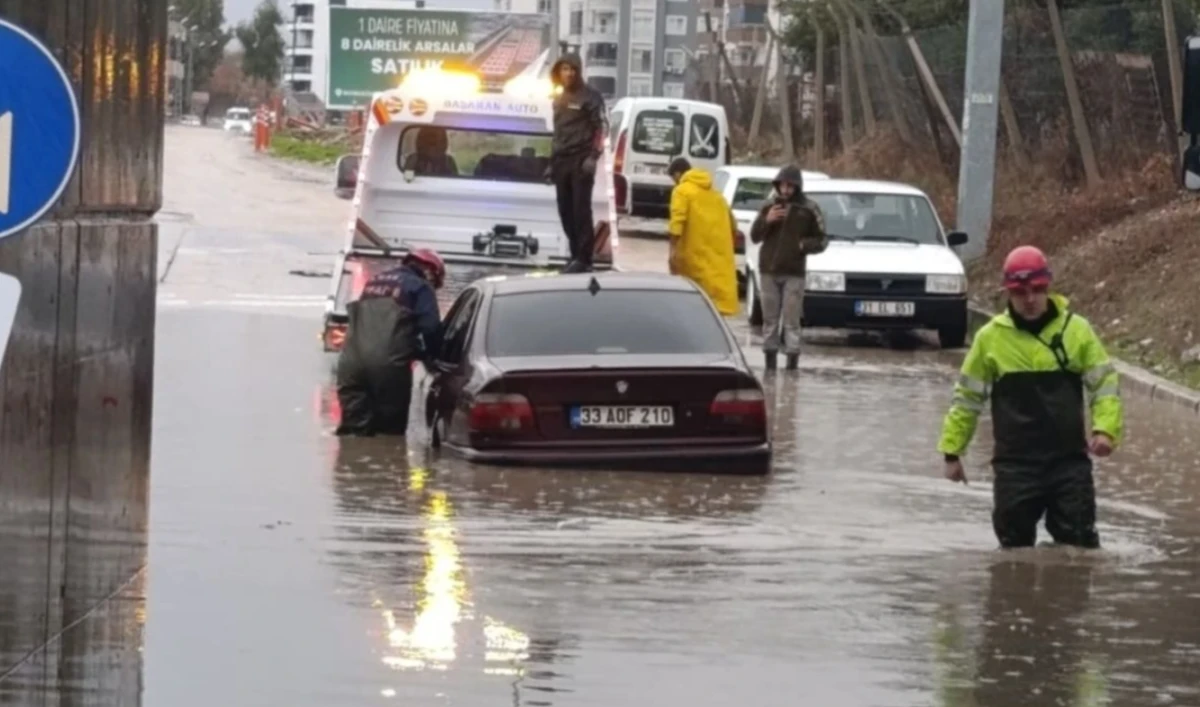 Dikkat! Meteoroloji Adana i&ccedil;in uyardı!... Sağanak yağış ve sel tehlikesi! 