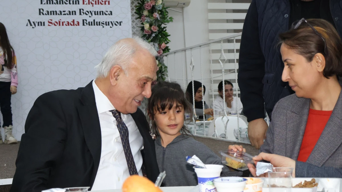 MHP Adana İl Başkanı Yusuf Kanlı... İftarda Vatandaşlarla bir raya geldi... 