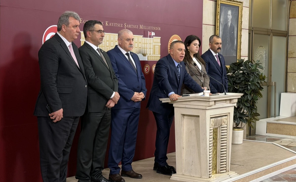 MHP Genel Başkan Yardımcısı İzzet Ulvi Y&ouml;nter'den basın toplantısı... Adana Milletvekili Muharrem Varlı'da hazır bulundu...! 