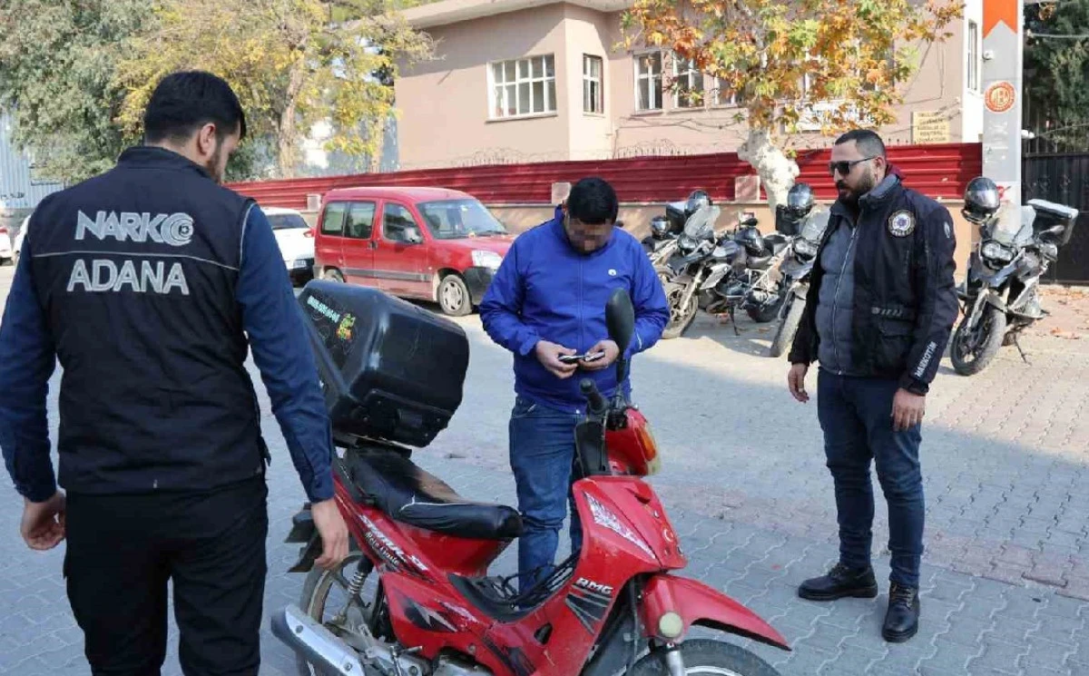 Yer : ADANA EMNİYET MÜDÜRLÜĞÜ NARKOTİK ŞUBE... TÜRK Polisi okulların önünde zehir tacirlerinin peşinde!