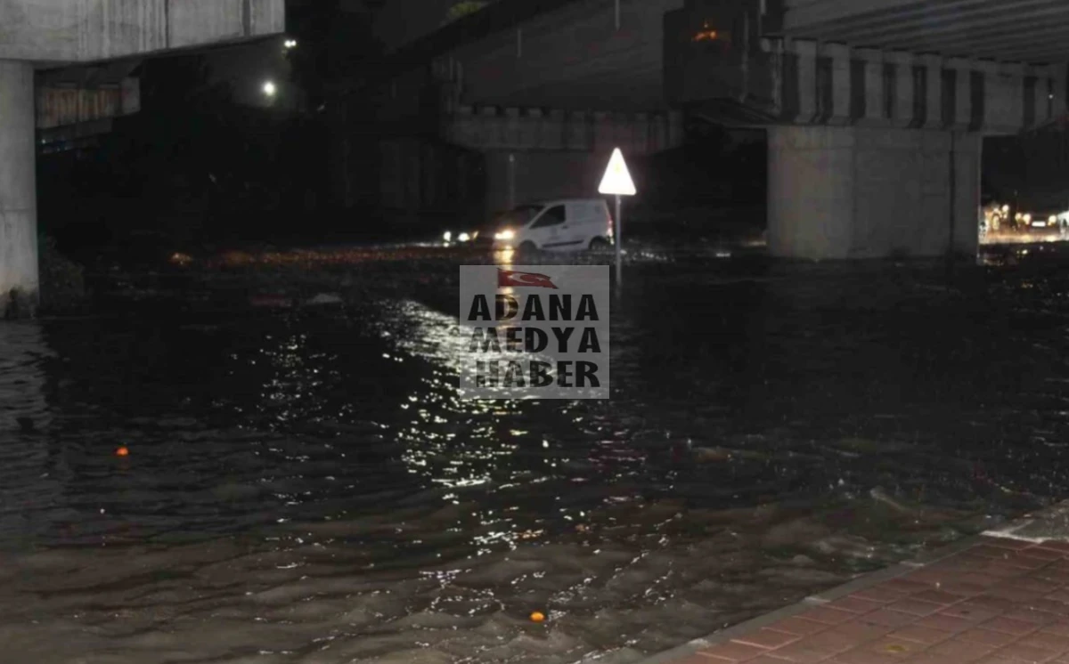 Yer ADANA... Sağanak yağış Adana'yı fel&ccedil; etti!