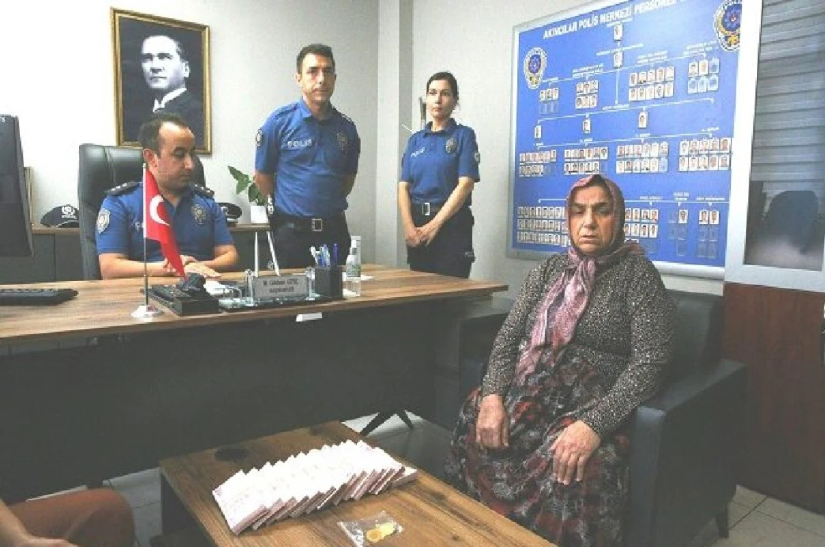 Yer : Adana / Yüreğir / Kazım karabekir Mh... Annesine sürpriz yapayım derken... Altınları çöpe attı! 