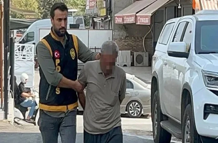 Yer : ADANA / YÜREĞİR / YEŞİLBAĞLAR... Sokakta seslerinden rahatsız oldu... Çocuklara sopayla saldırdı! 