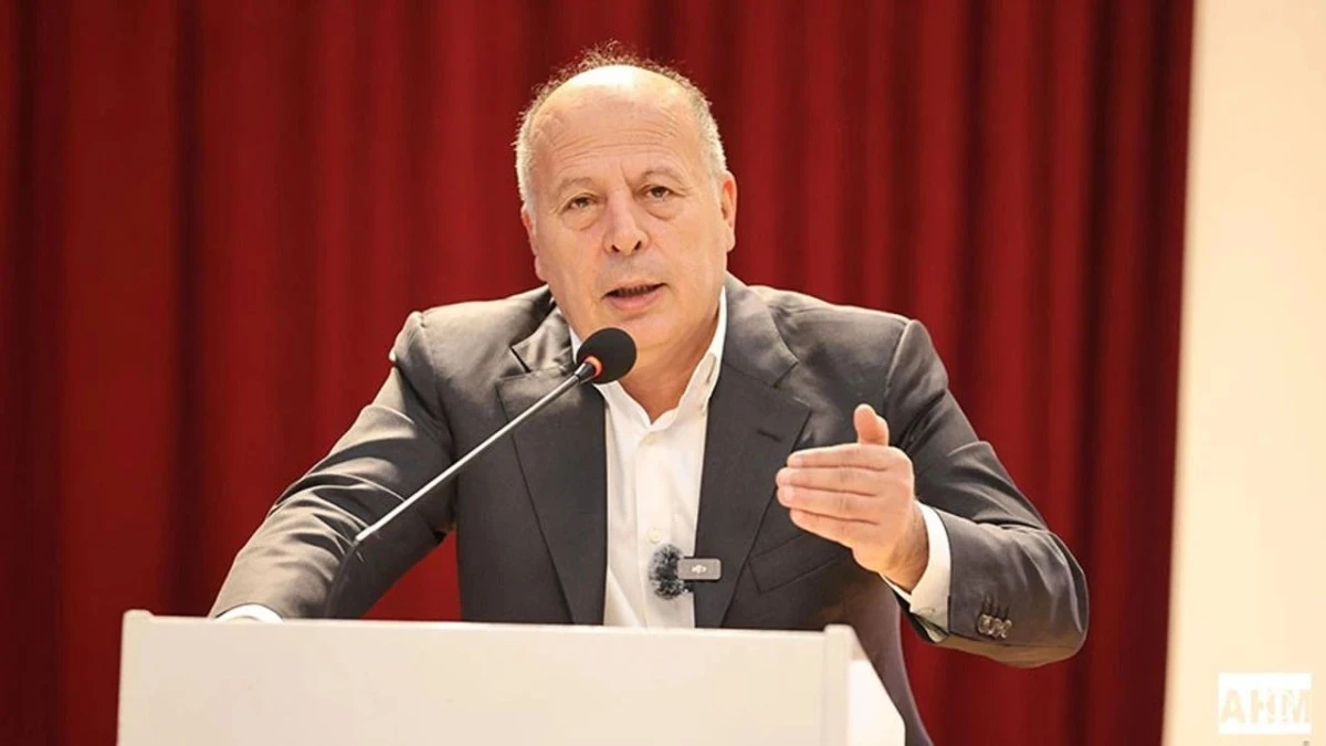 Yüreğir Belediye Başkanı Ali Demirçalı... Mevzuya ayıktı... Belediyeye kapalı kutuda hediye getirmeyin! 